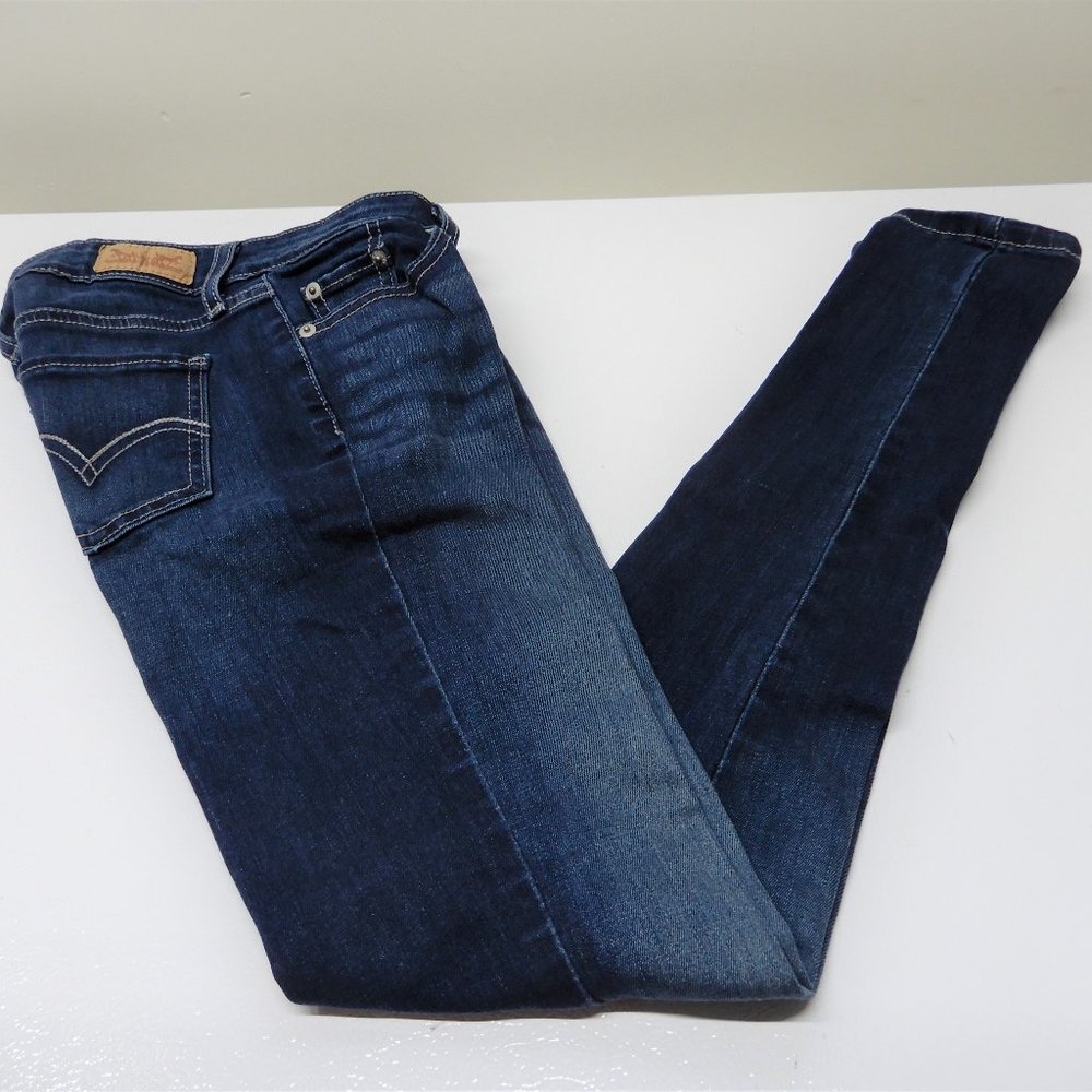 Levis Medium Rise Legging Jeans in size 25